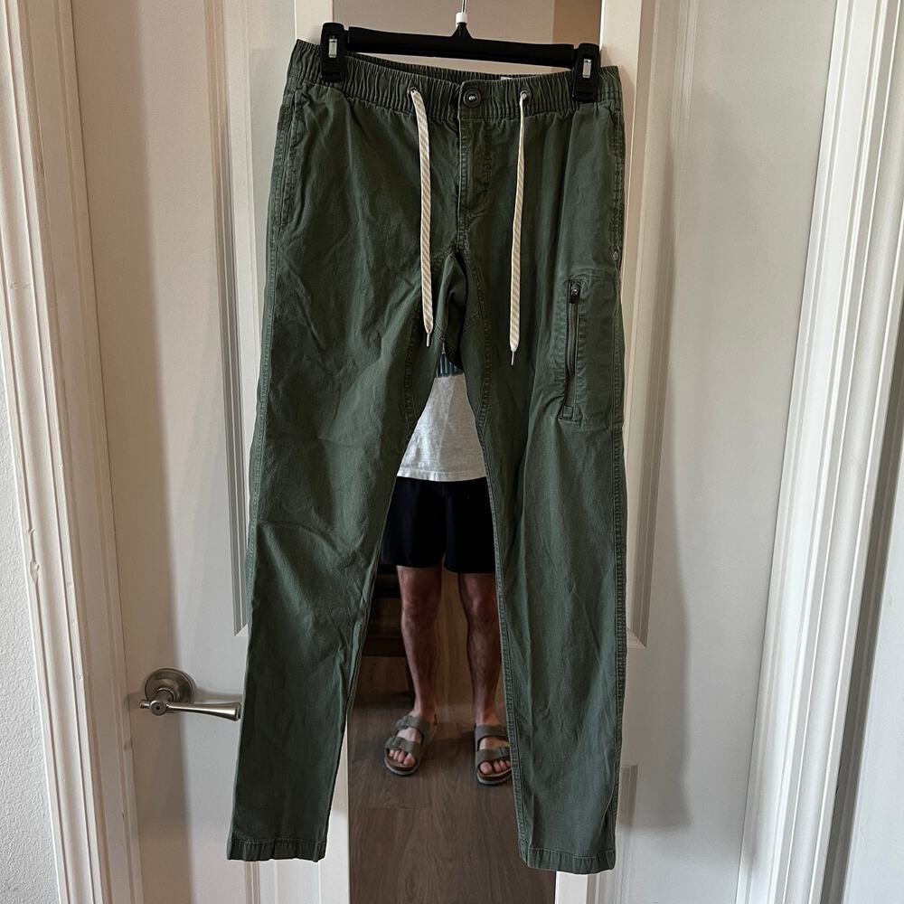 Vuori Men's Joggers in Olive Green